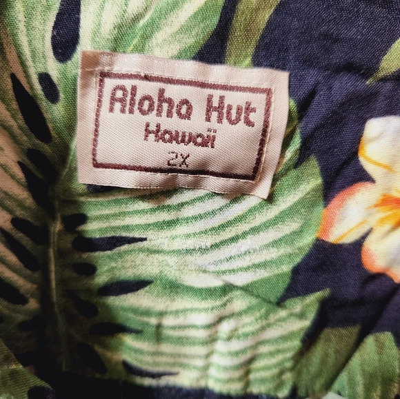 Aloha Hut Hawaii Floral Casual Button Down EUC - Picture 2 of 3